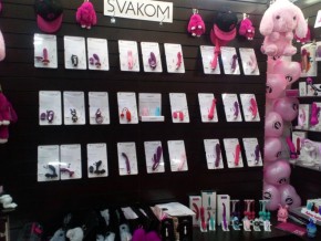 SVAKOMX现身莫斯科成人展EroExpo